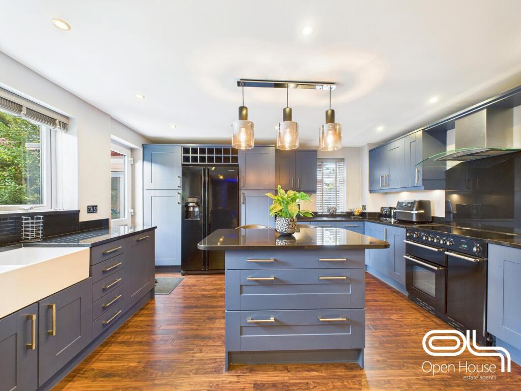 Kitchen / Living Area