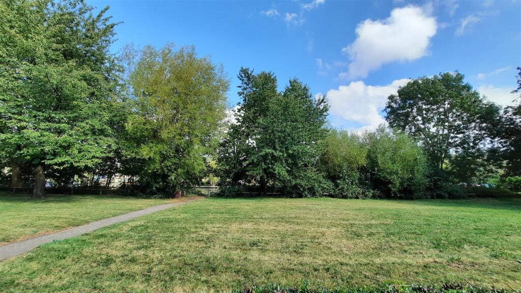 COMMUNAL GARDENS