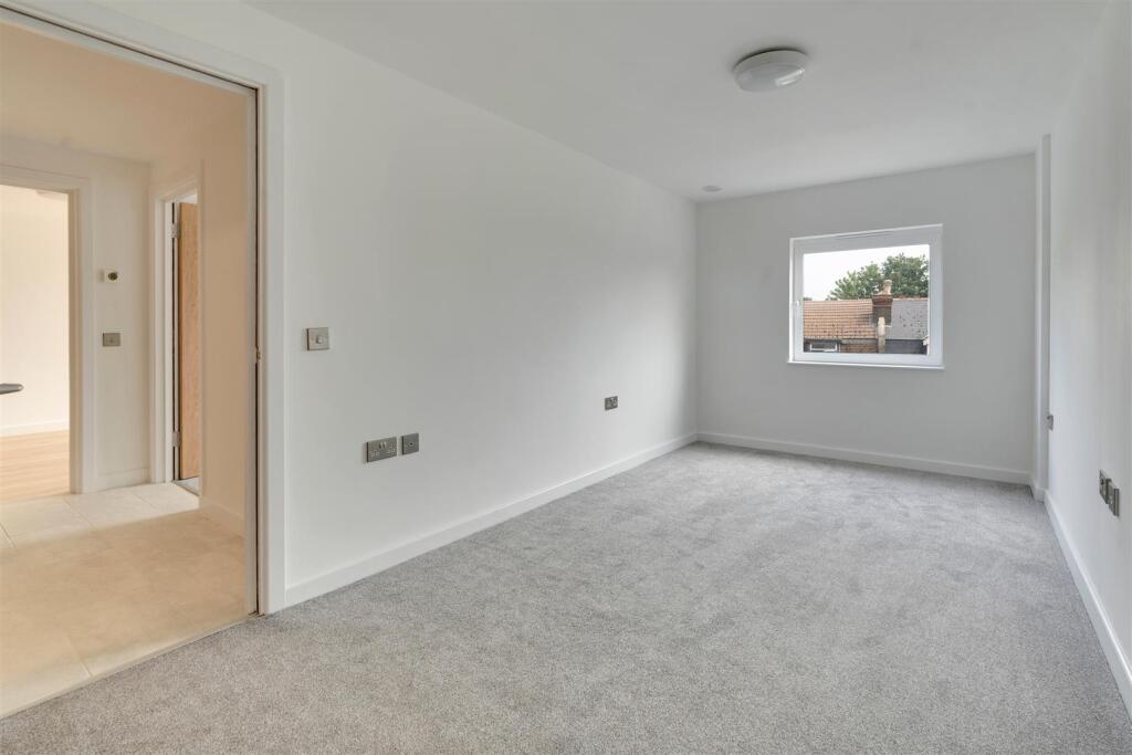 13 To Let 2 Bedroom Flat UB2 www.islingtonproperti