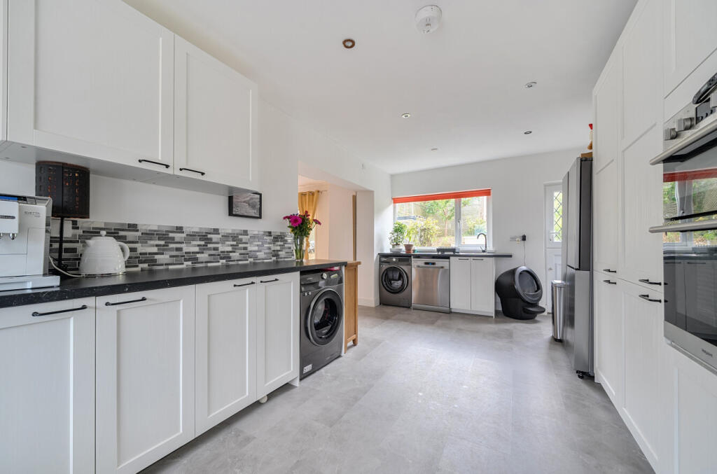 1294372-4-6835e14...