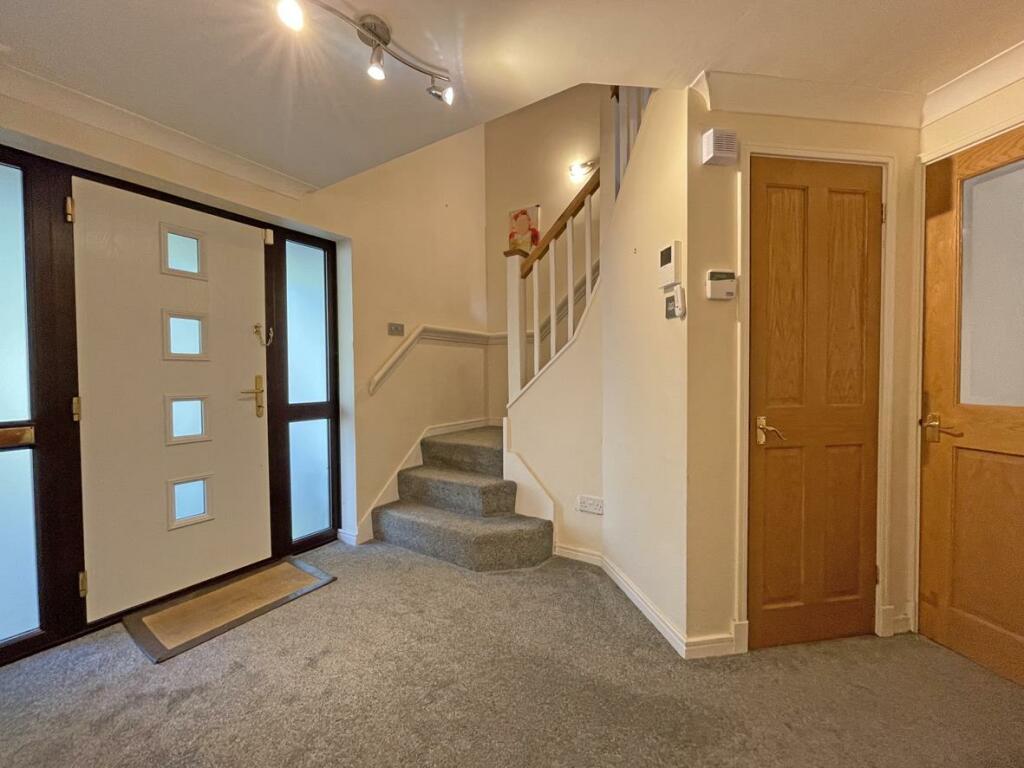 Wood Park 6 Entrance Hall.jpg