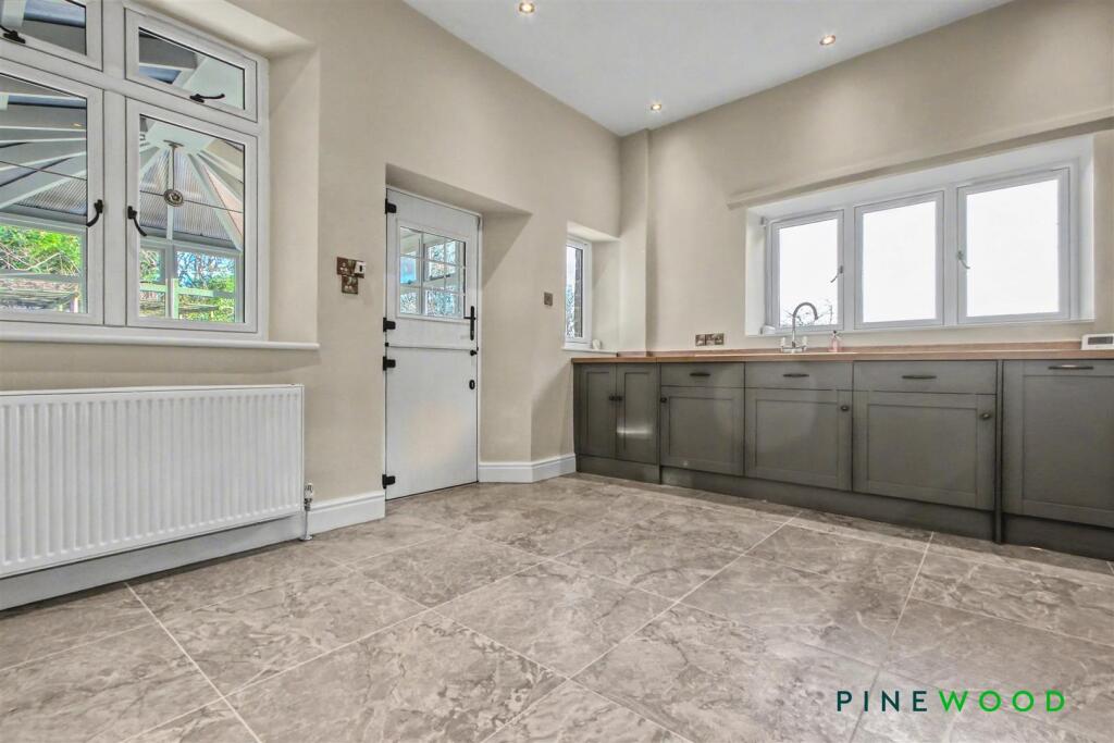 KITCHEN DINER