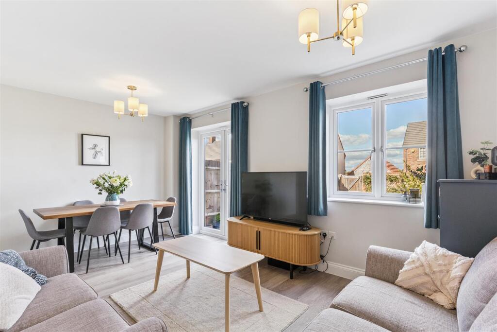 Sitting/Dining Room