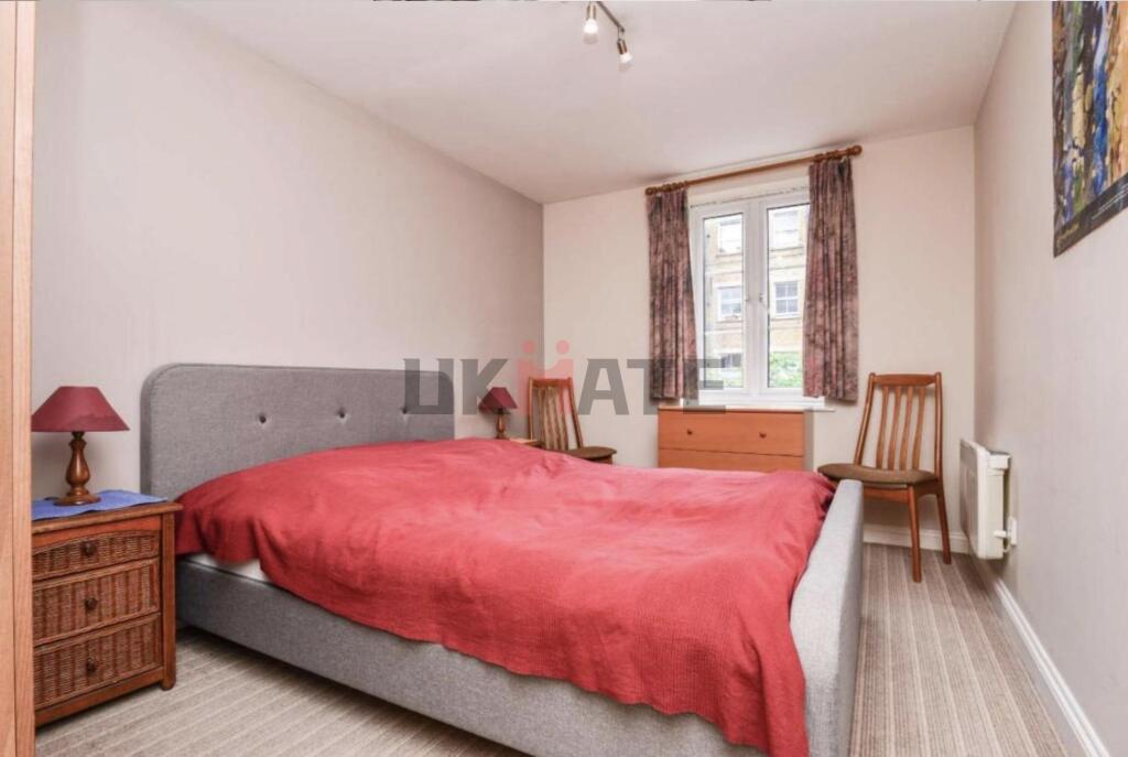 A cozy double bedroom featuring a double bed wi...