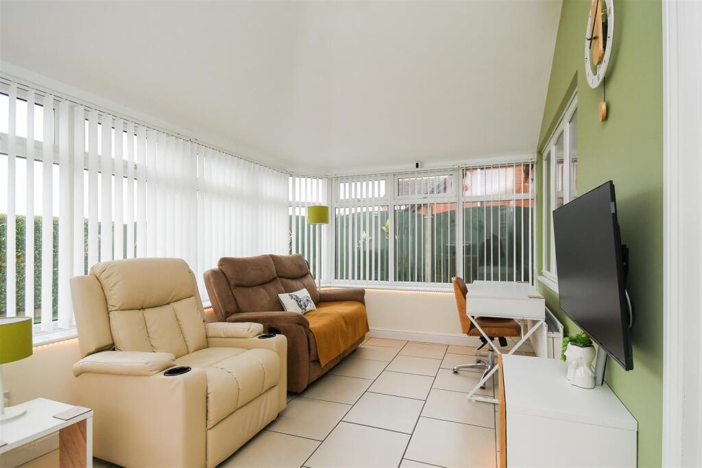 7 Griffiths Drive - Garden Room (2).jpg