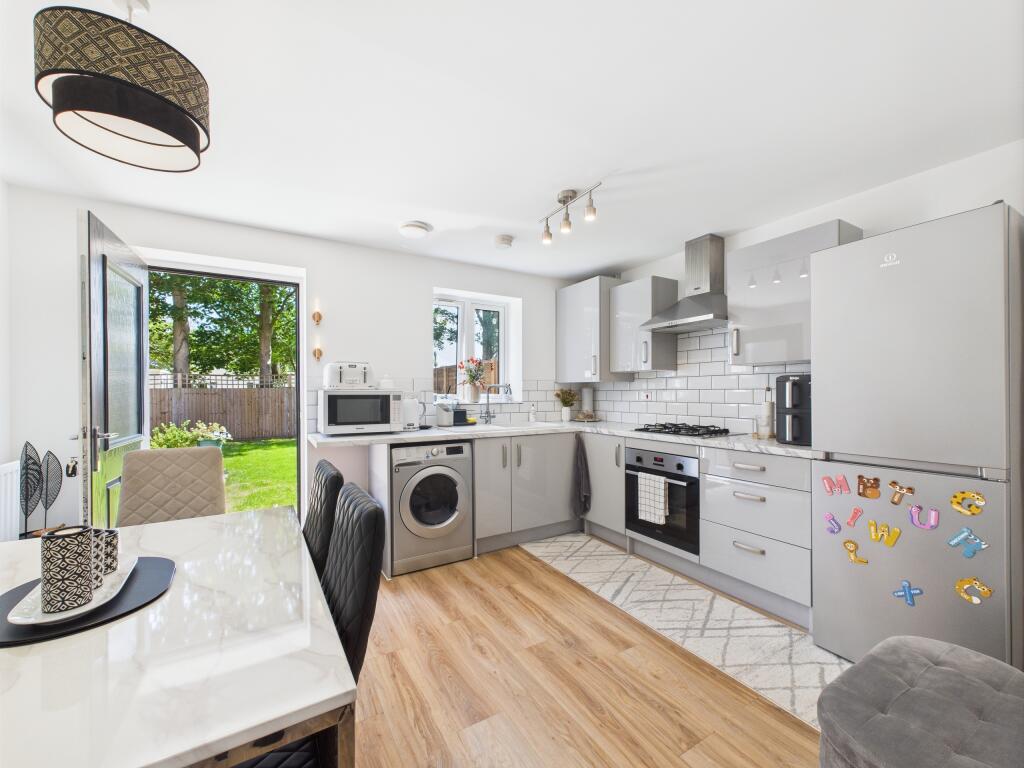 CAM02909G0-PR0431-STILL012