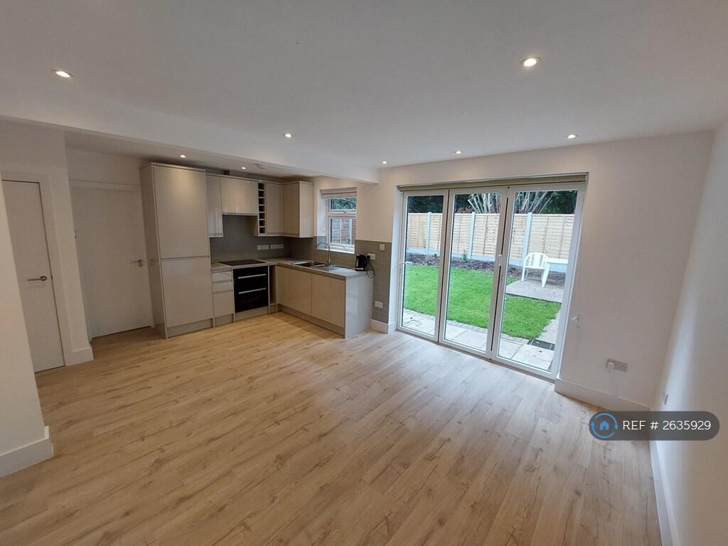 Kitchen/ Living
