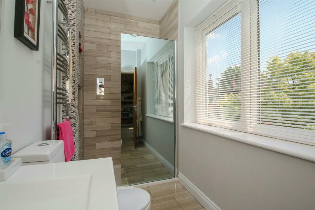 En Suite Shower Room 2.jpg