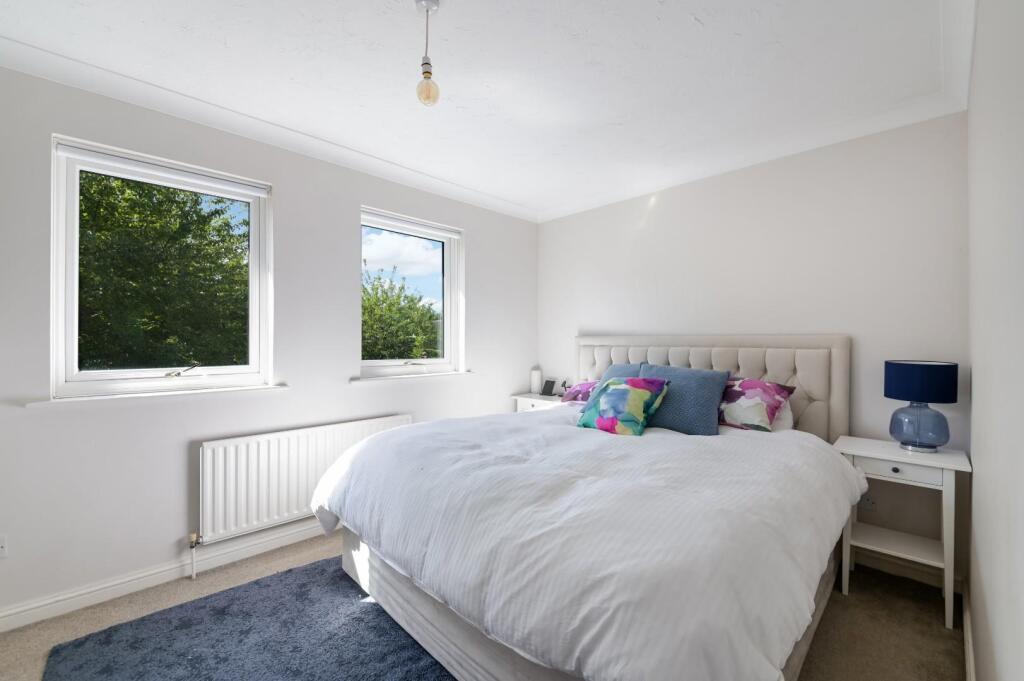 FARRIERS CLOSE,15-38.jpg