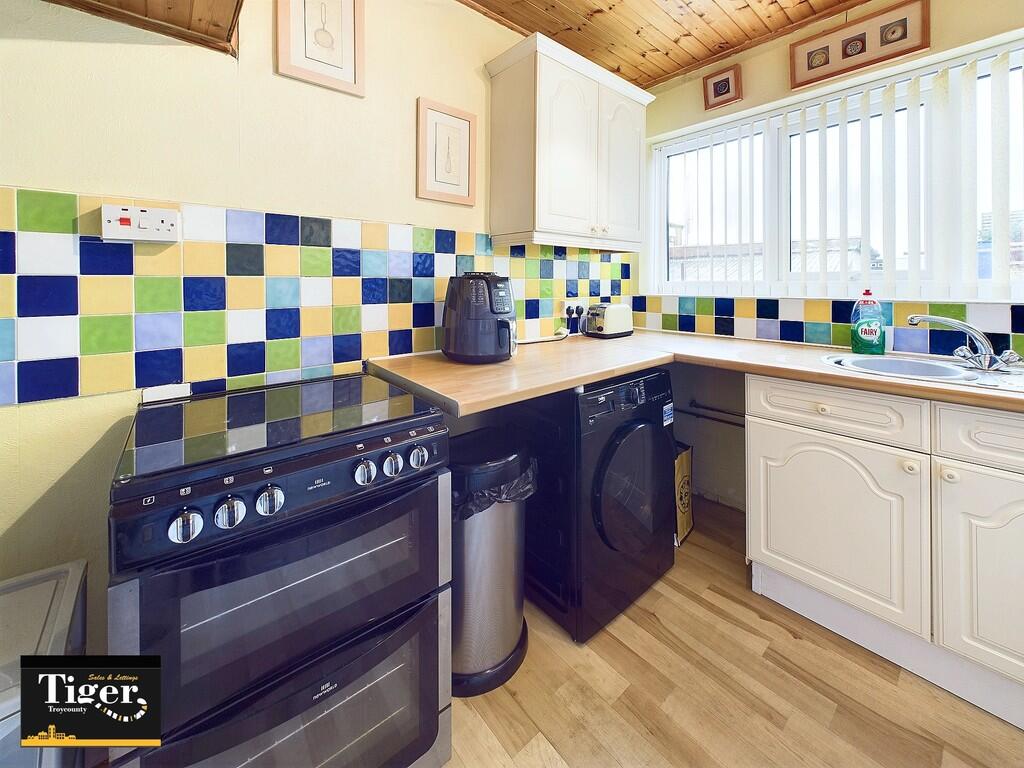 CAM02176G0-PR0489...