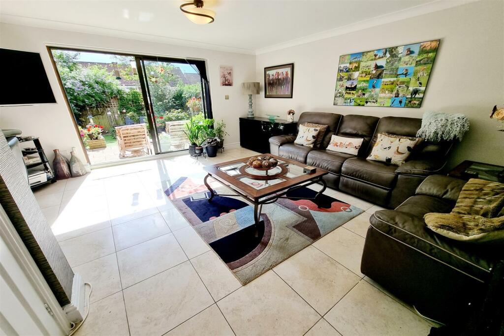 RECEPTION ROOM 2: PIC. 1
