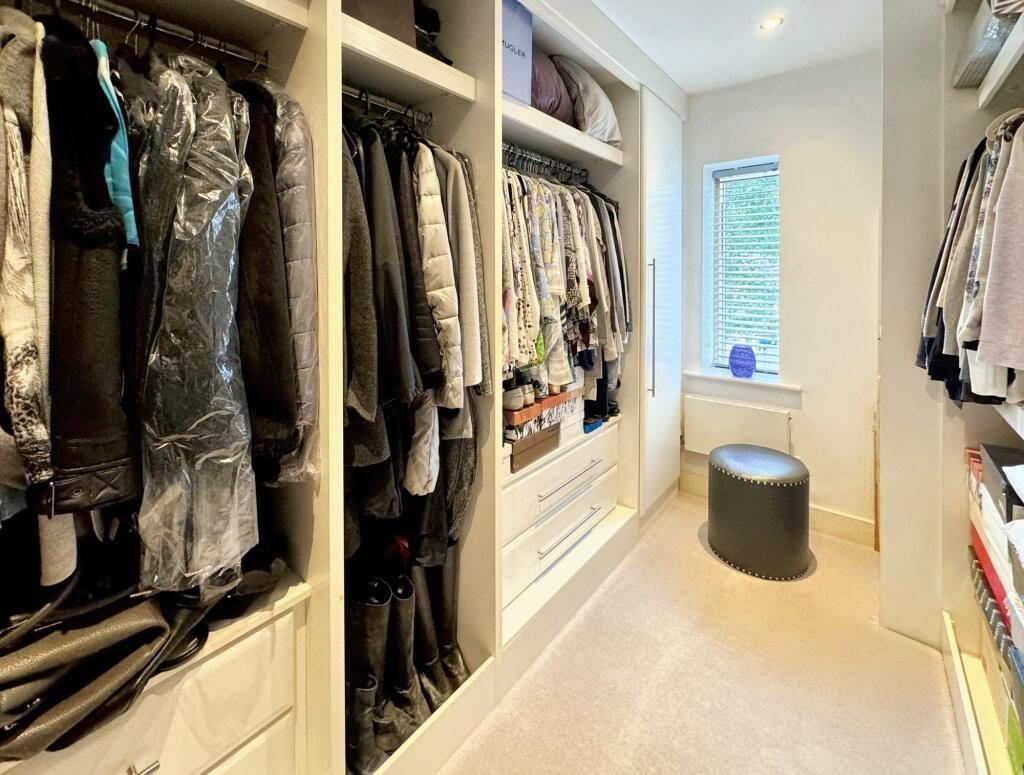Master Walk-In