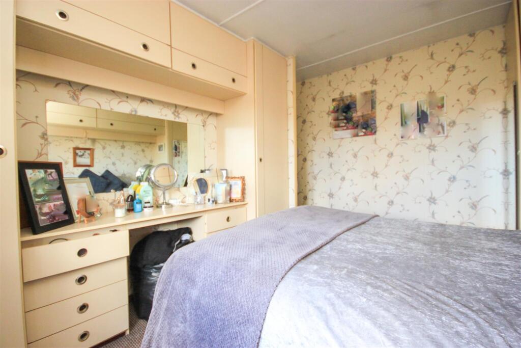 bedroom 1b..jpg