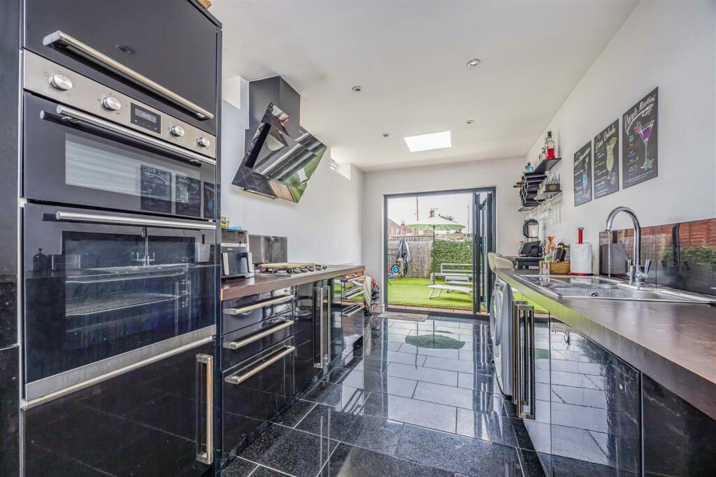 2 Wykeham Avenue, Portsmouth-Small-PorticoMarketin