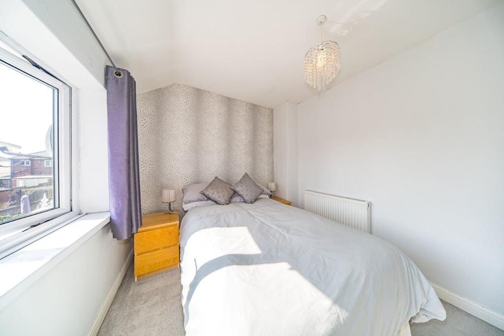 10 Birch Grove bedroom 2.jpg