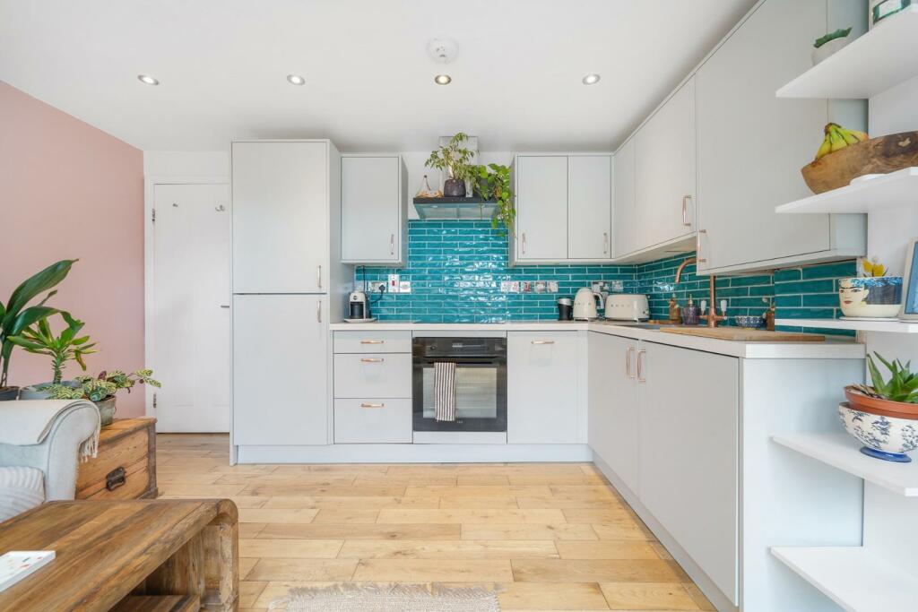 Kitchen (2).jpg