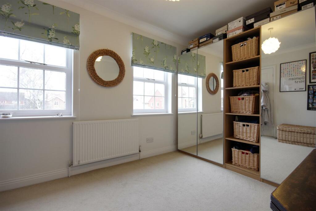BEDROOM 2