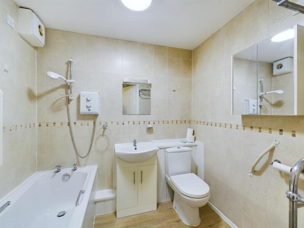 Bathroom.jpg