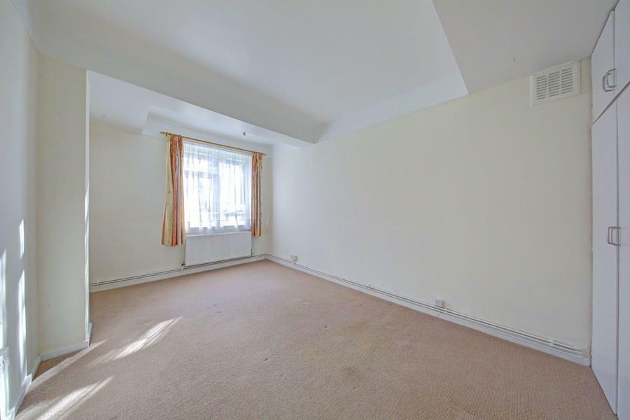 2_Heslop_Bedroom218_