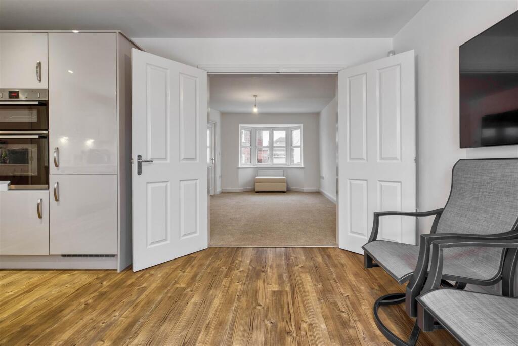 Kitchen/ Dining Room