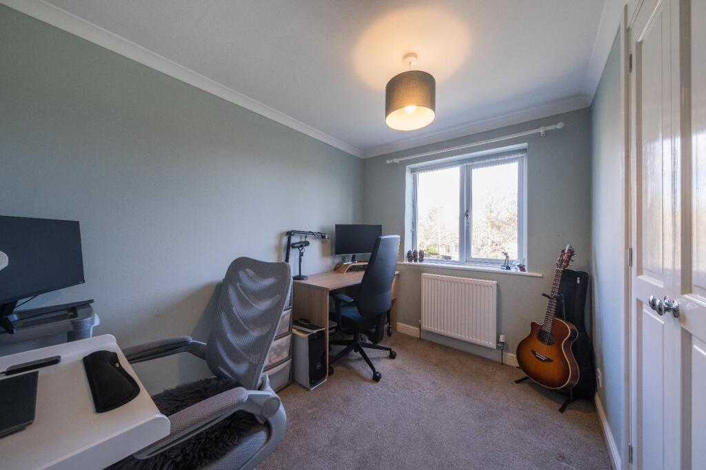 27 Hockenhull Crescent-001.jpg