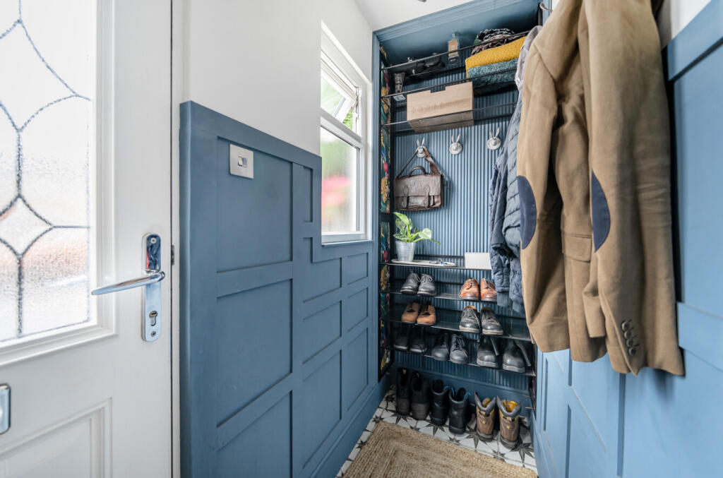 1318027-12-687ff2...