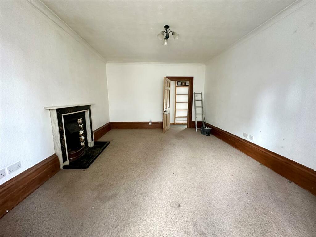 Living Room 1.1.jpg