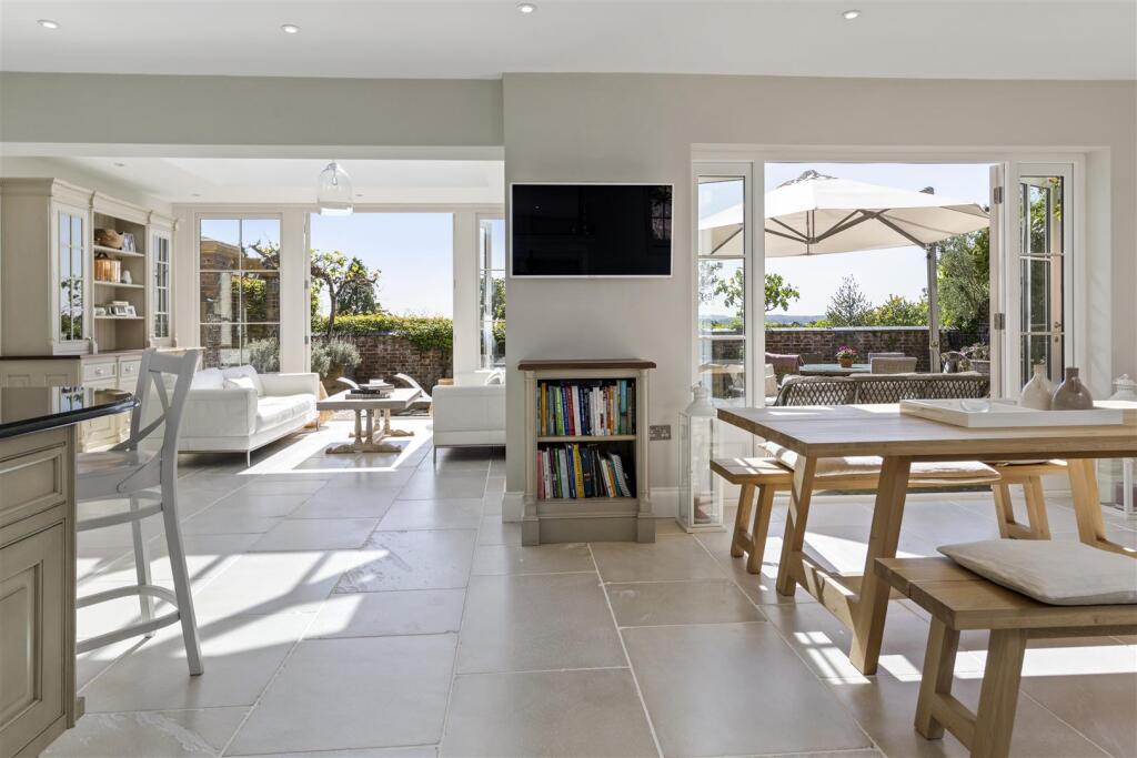 The-Stables-9-Guildown-Avenue-Guildford-GU2-4HA-42
