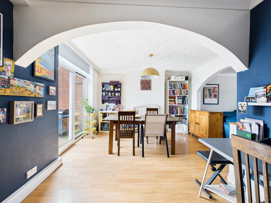 CAM05192G0-PR0133-STILL006