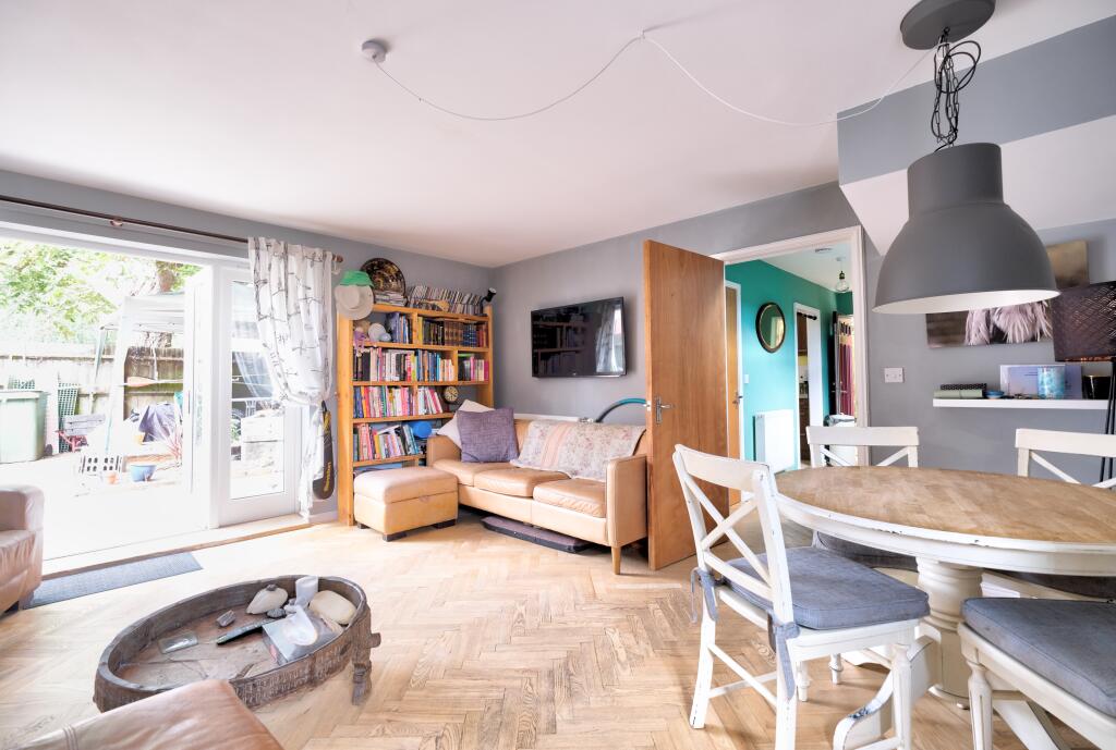 Lounge 3