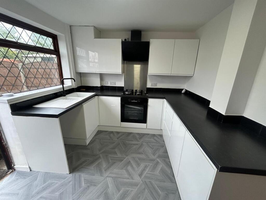 Kitchen 2.jpg