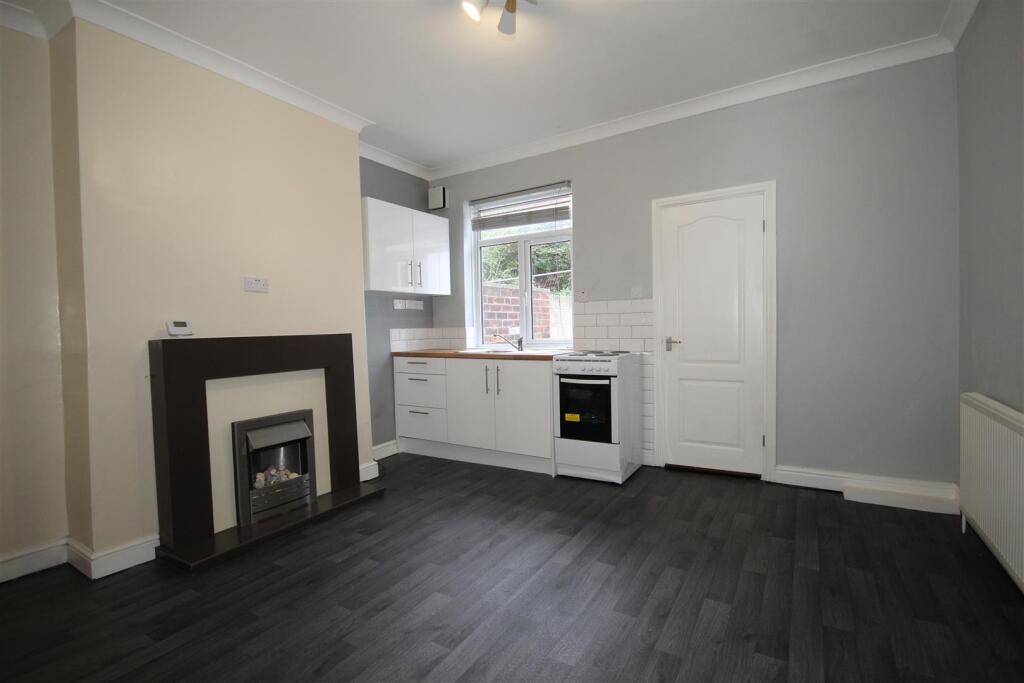 Lounge/Kitchen