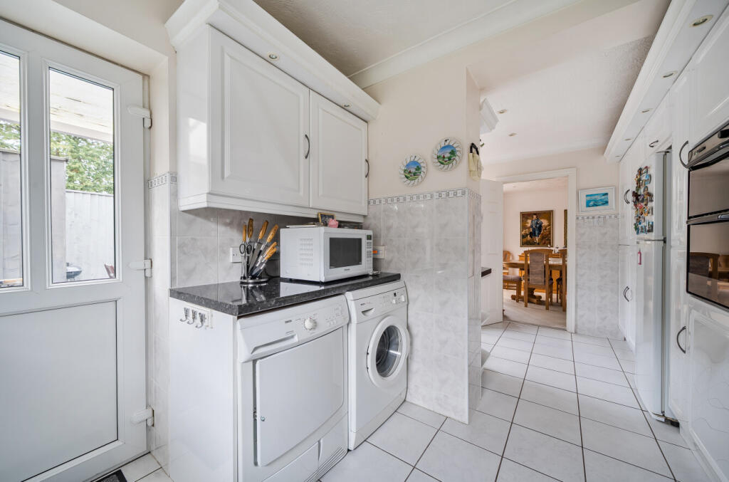 1371520-16-68f76d...