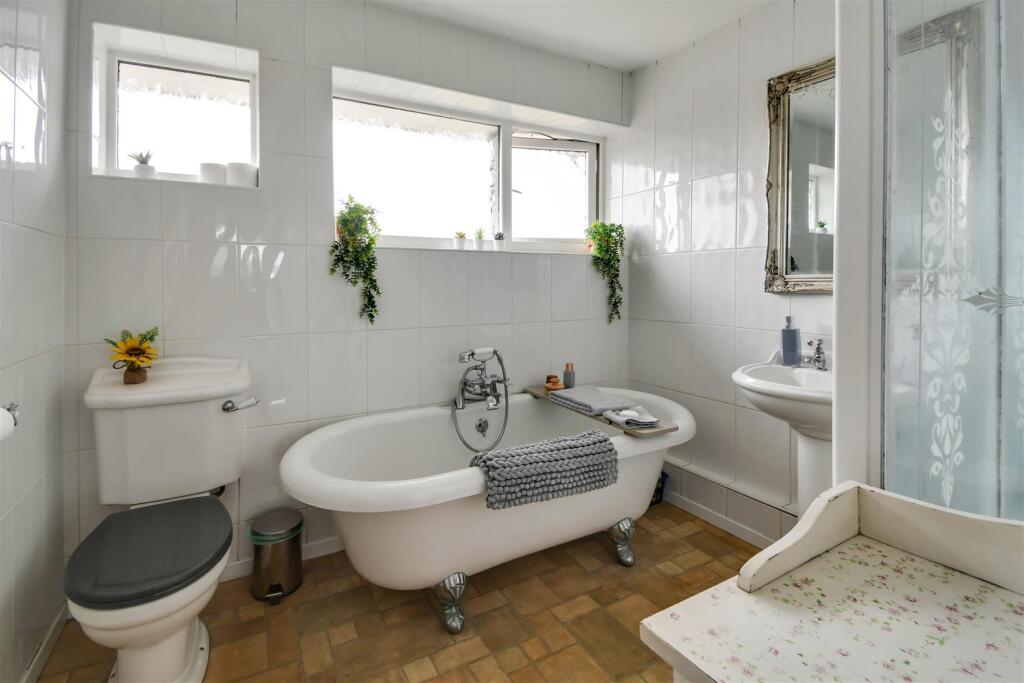FAMILY BATHROOM