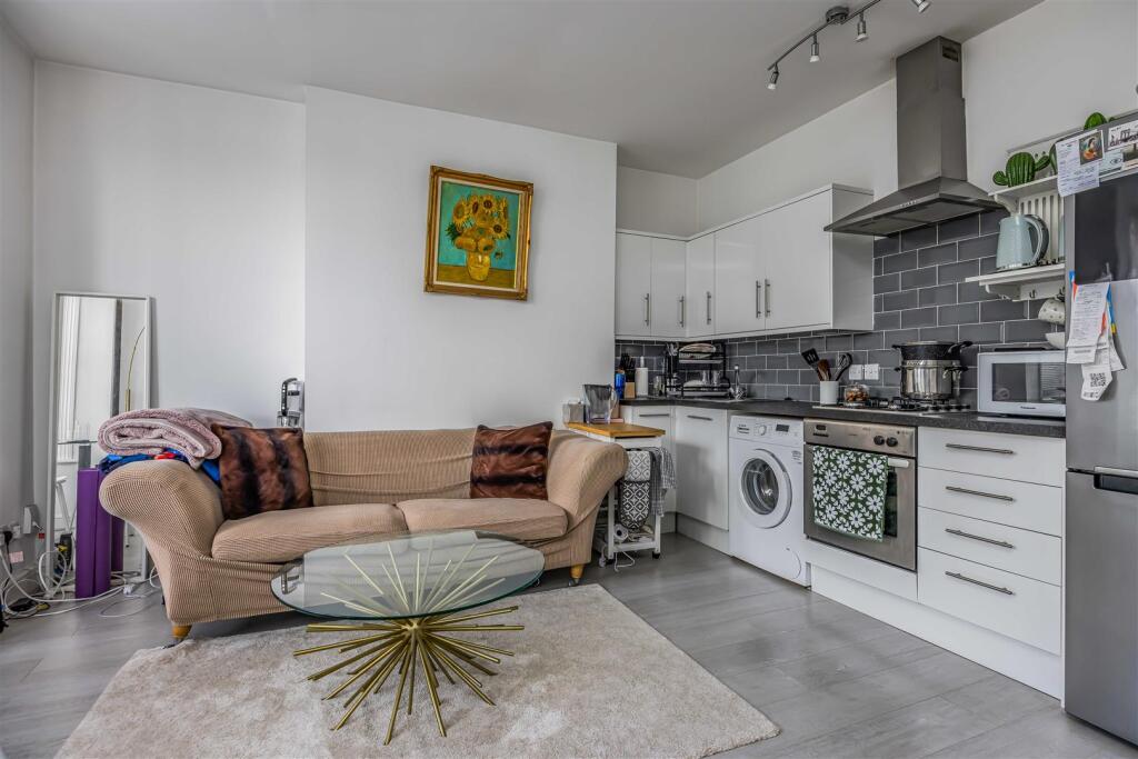 Flat 7, 12 Hampshire Terrace, Southsea-Small-Porti