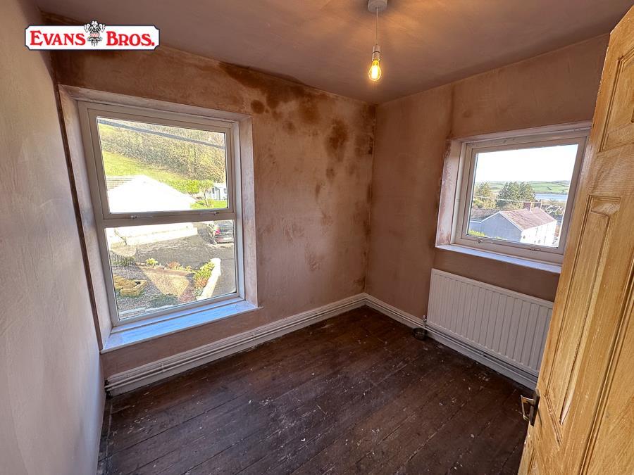 FRONT DOUBLE BEDROOM 2