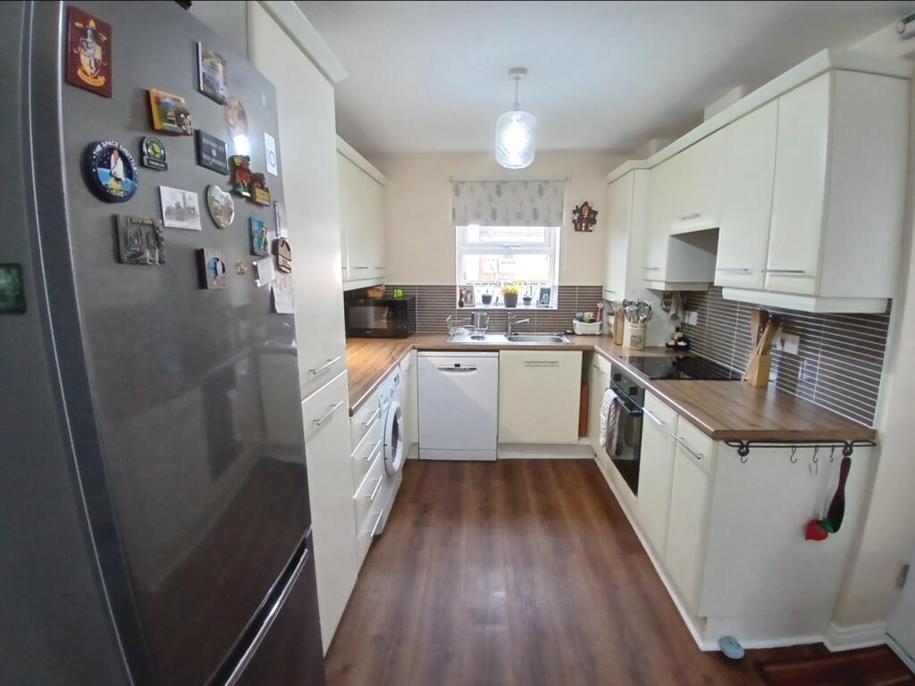 FAMILY DINING KITCHEN