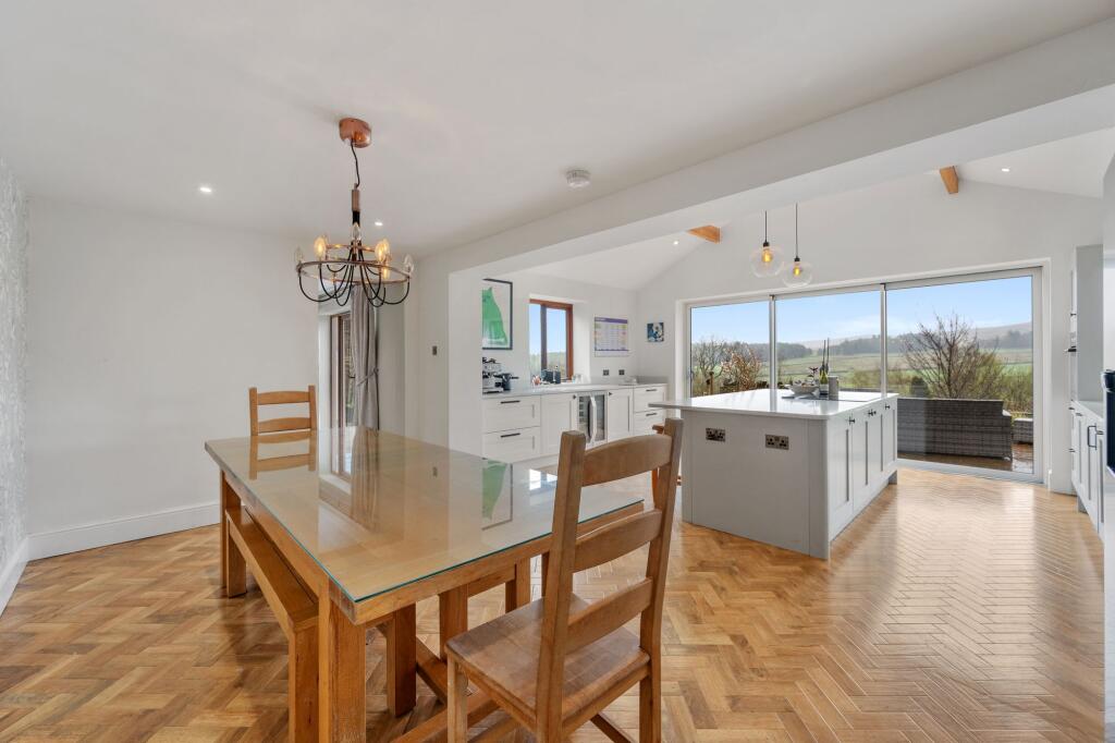 Kitchen / dining room