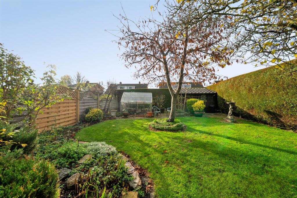 1 Bradden Way, Greens Norton (13).JPG