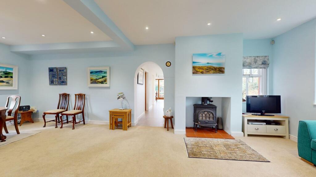 DINING ROOM/DAY LOUNGE