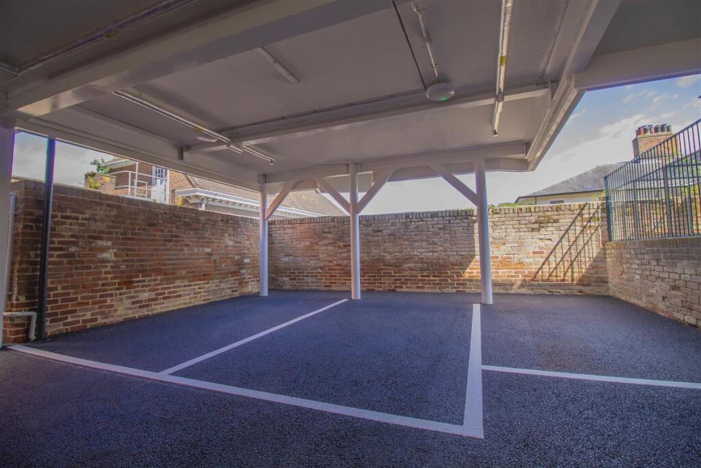 6 Lower Baxter Street [Covered parking].jpg