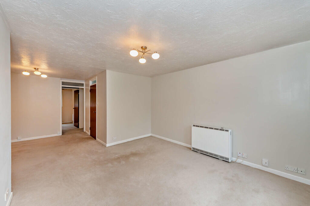 8633711-interior1...