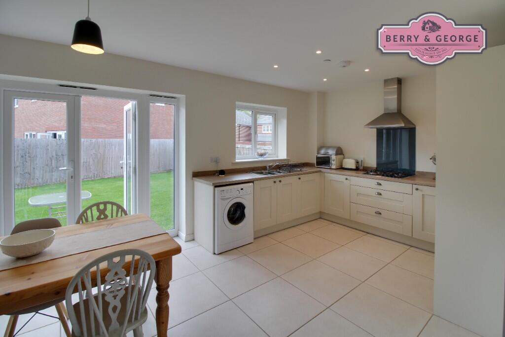 KITCHEN / DINER