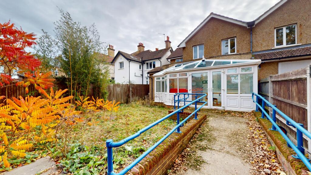 4 &amp; 6 Rosswood Gardens, Wallington SM6 8QZ