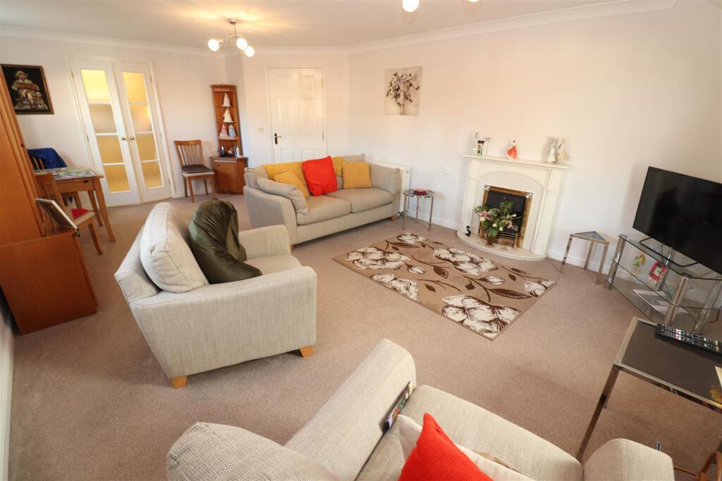 Lounge / Dining Room