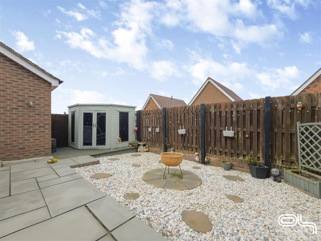 Henley Grove, Church Gresley (2).jpg