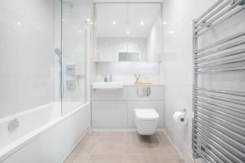 Bathroom.JPG
