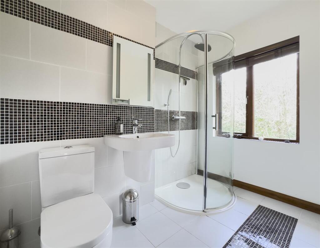 En-suite to Bedroom 2