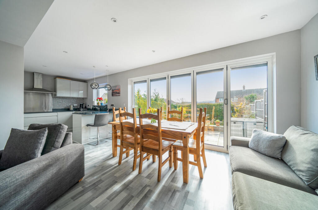 Kitchen / Dining Roo