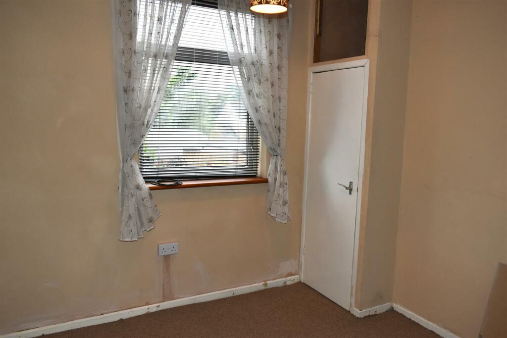 bedroom 3.JPG